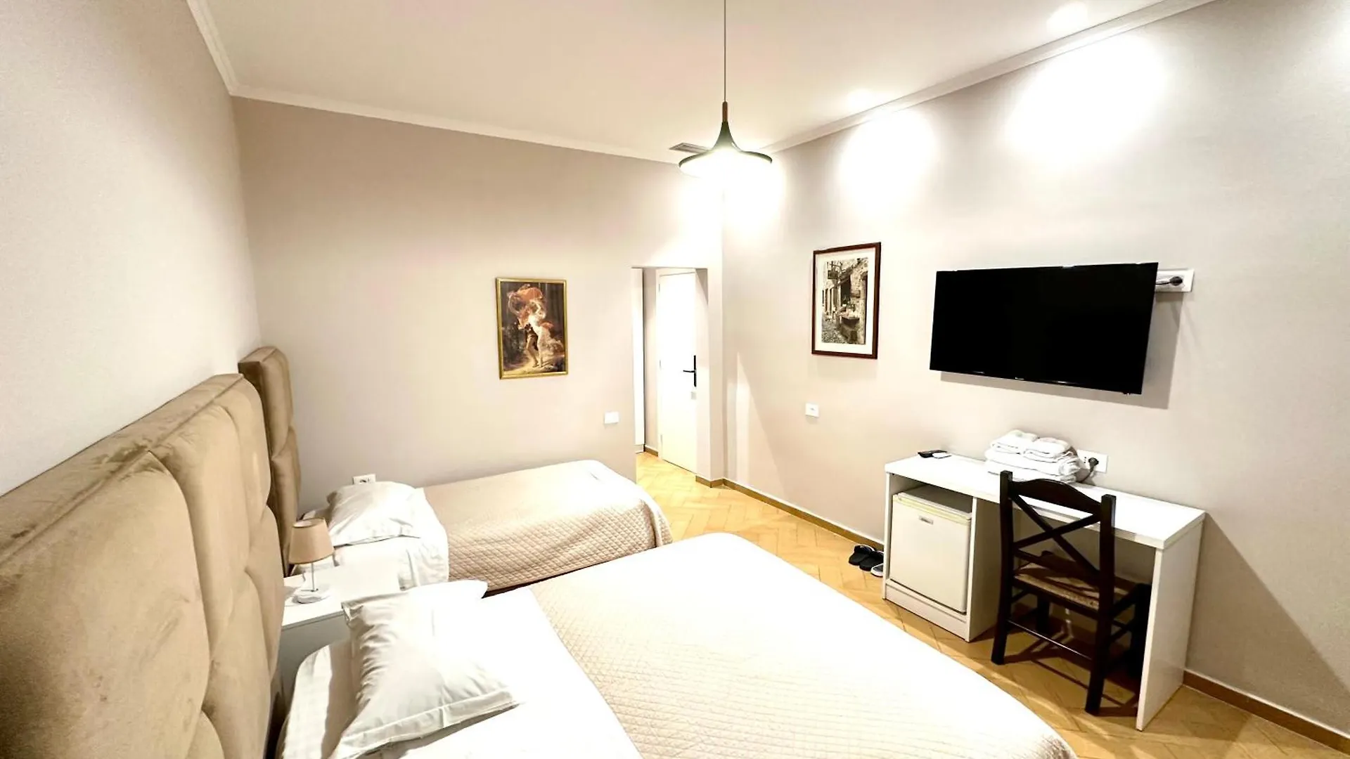 Hotel Nobel Center 티라나 알바니아