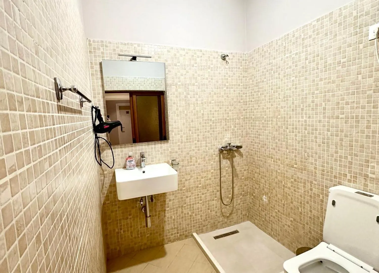 Hotel Nobel Center 티라나