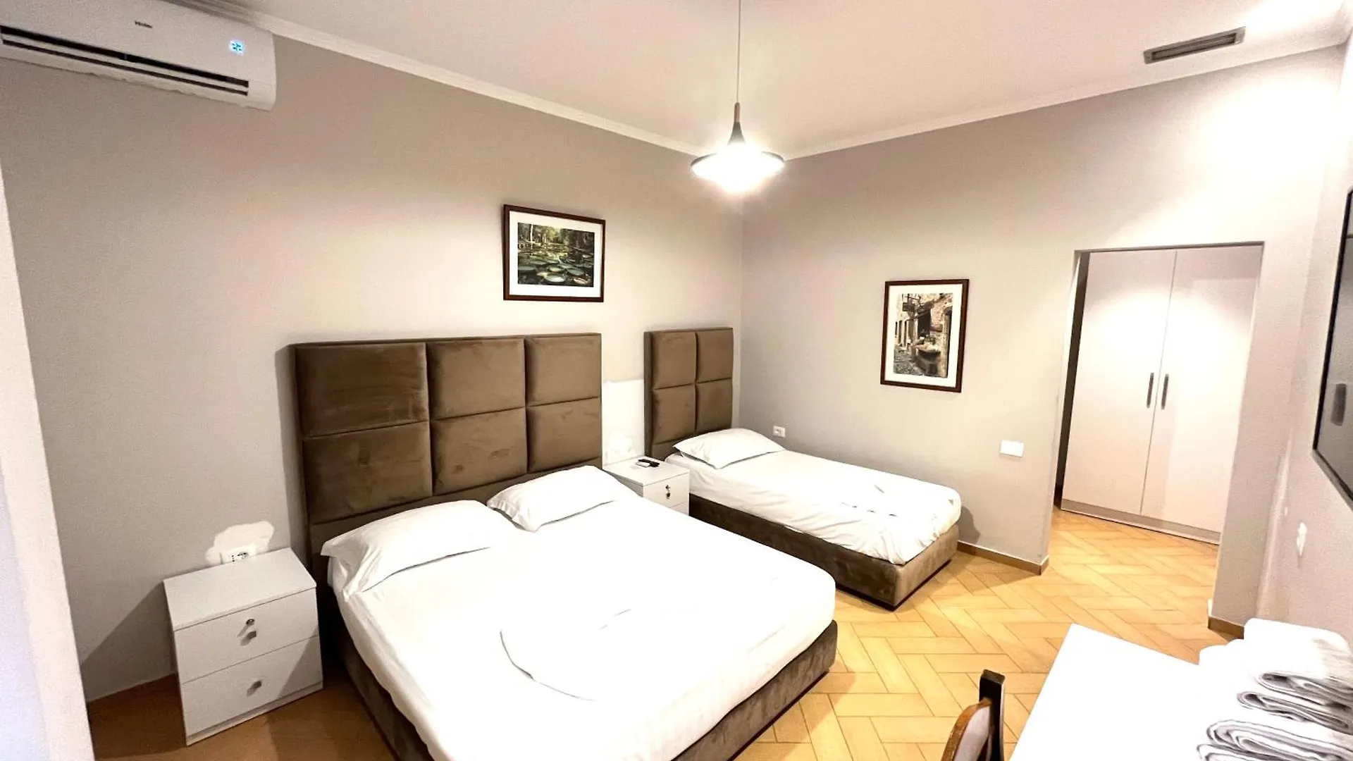 Hotel Nobel Center 티라나