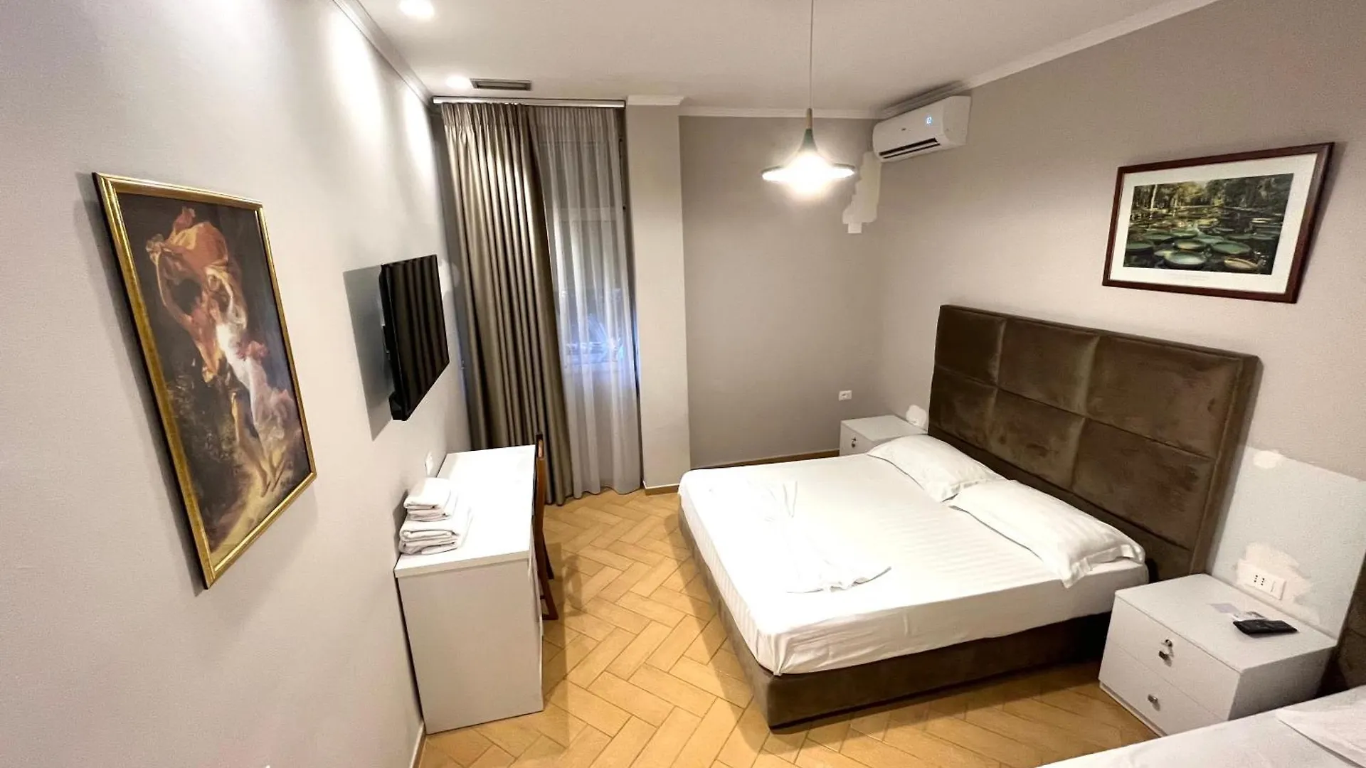 Hotel Nobel Center 티라나