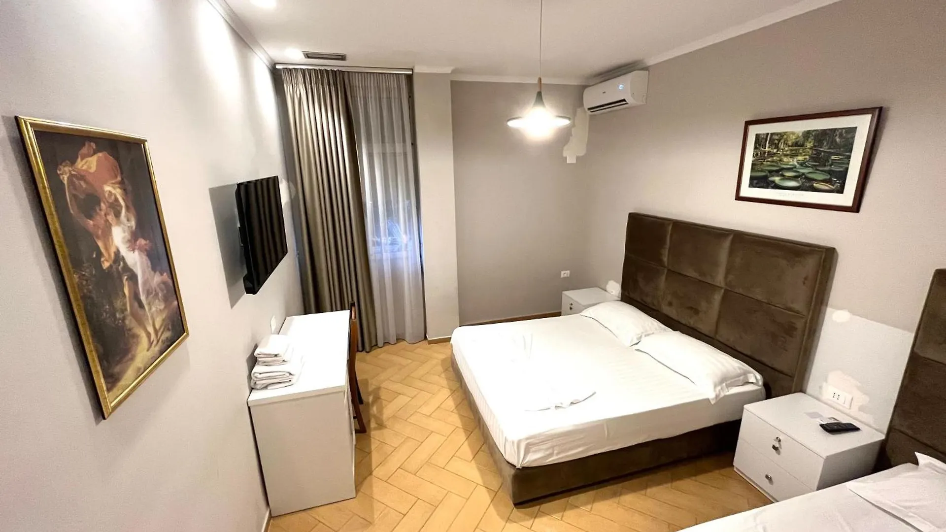 Hotel Nobel Center 티라나 3*,  알바니아